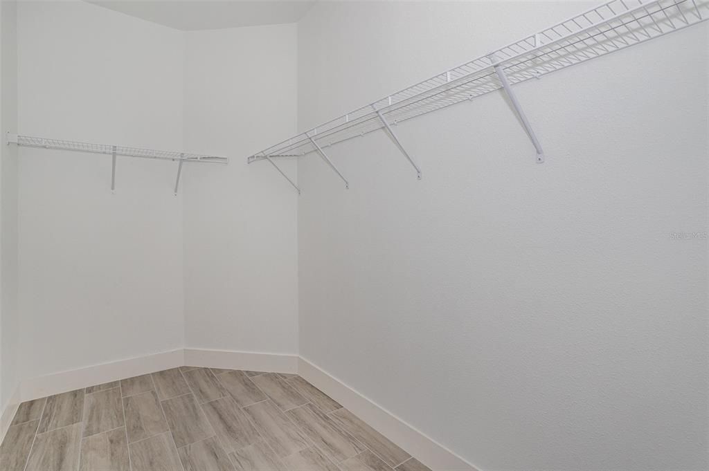 For Rent: $2,200 (3 beds, 2 baths, 1400 Square Feet)