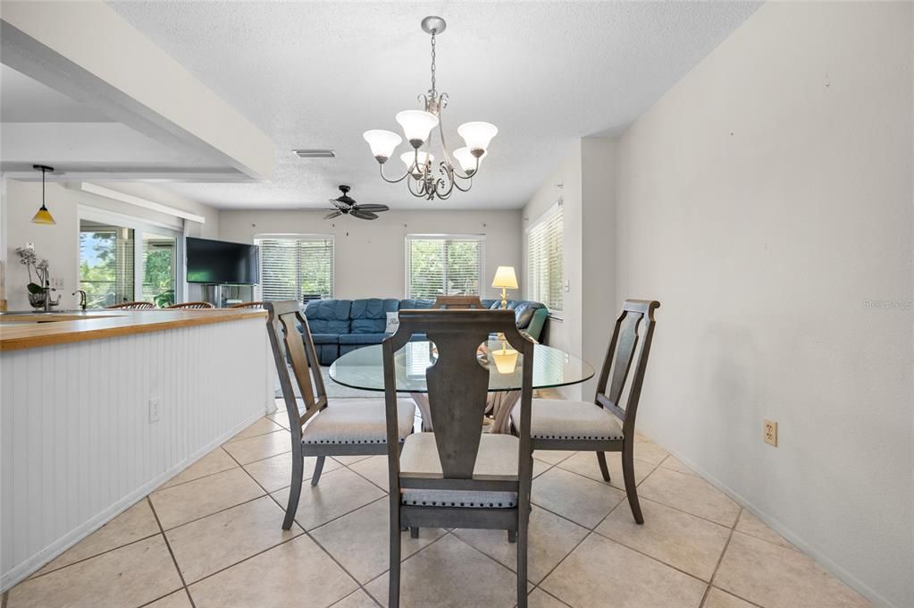 Active With Contract: $265,000 (2 beds, 2 baths, 1254 Square Feet)