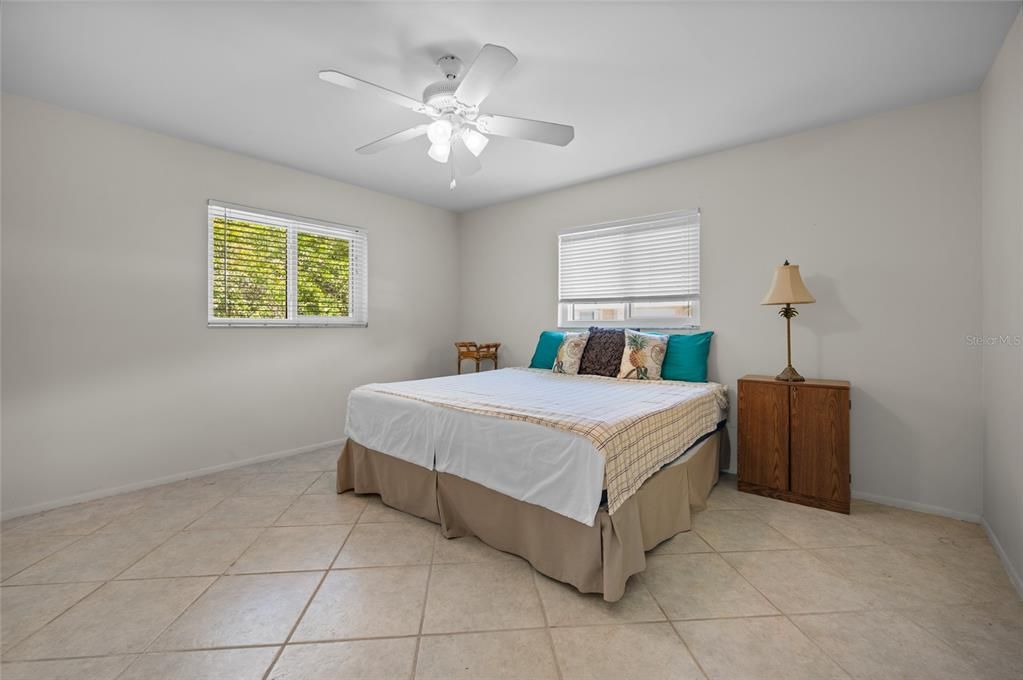 Active With Contract: $265,000 (2 beds, 2 baths, 1254 Square Feet)