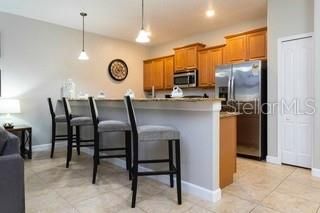 На продажу: $349,900 (4 спален, 3 ванн, 1902 Квадратных фут)