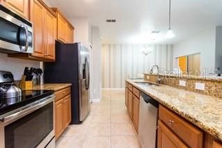 На продажу: $349,900 (4 спален, 3 ванн, 1902 Квадратных фут)