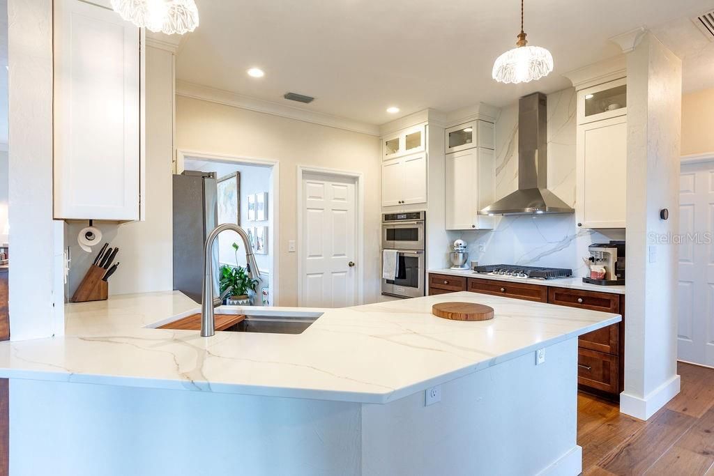For Sale: $479,900 (4 beds, 2 baths, 2366 Square Feet)