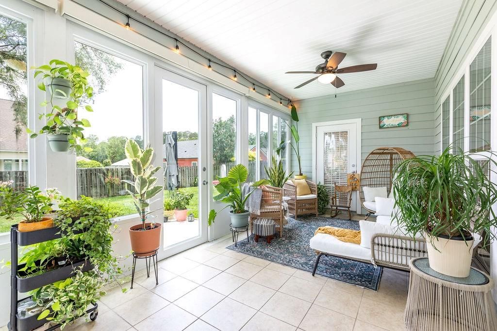 For Sale: $479,900 (4 beds, 2 baths, 2366 Square Feet)
