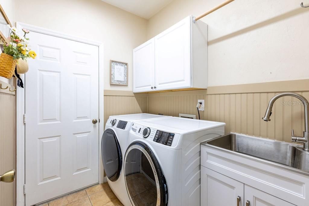 For Sale: $479,900 (4 beds, 2 baths, 2366 Square Feet)