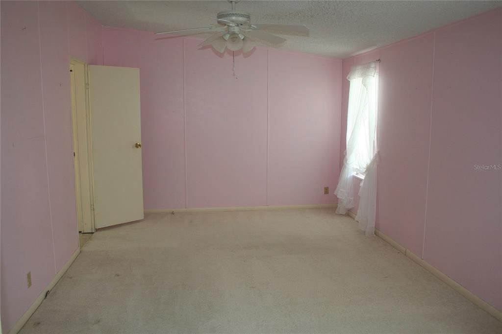 Active With Contract: $159,900 (3 beds, 2 baths, 1520 Square Feet)