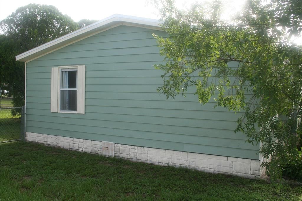 Active With Contract: $159,900 (3 beds, 2 baths, 1520 Square Feet)