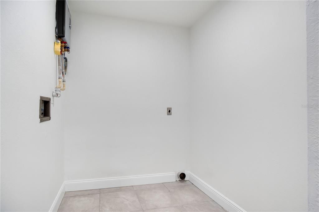 For Sale: $399,900 (3 beds, 2 baths, 1434 Square Feet)