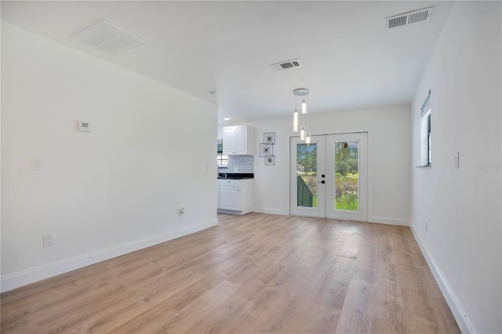 For Sale: $399,900 (3 beds, 2 baths, 1434 Square Feet)