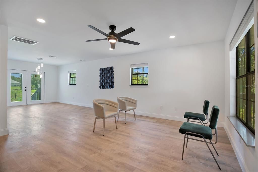 For Sale: $399,900 (3 beds, 2 baths, 1434 Square Feet)