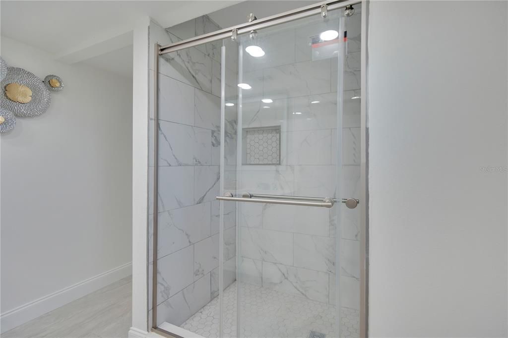 For Sale: $399,900 (3 beds, 2 baths, 1434 Square Feet)