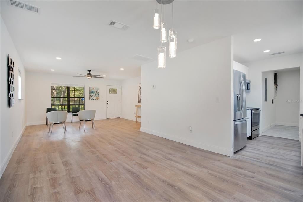 For Sale: $399,900 (3 beds, 2 baths, 1434 Square Feet)
