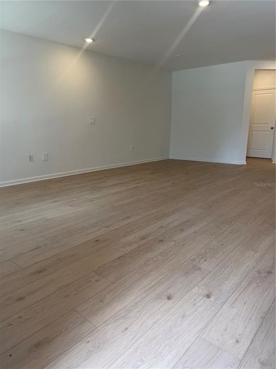 For Rent: $2,350 (3 beds, 2 baths, 1664 Square Feet)