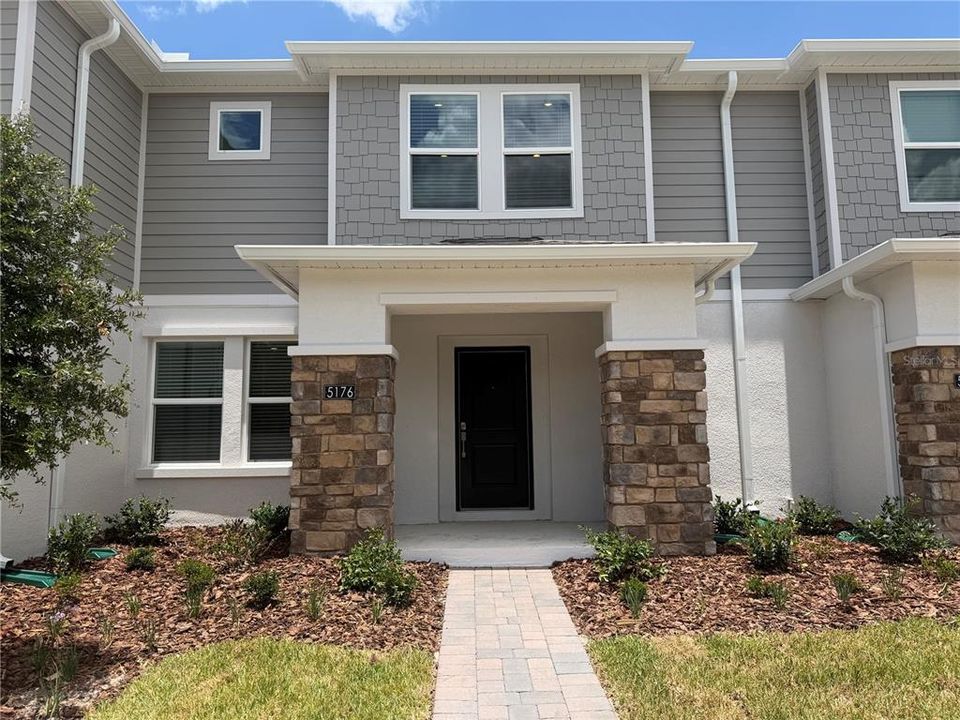 For Rent: $2,350 (3 beds, 2 baths, 1664 Square Feet)
