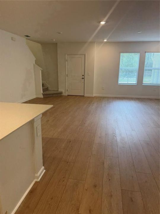 For Rent: $2,350 (3 beds, 2 baths, 1664 Square Feet)