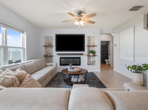 For Sale: $459,000 (5 beds, 3 baths, 2674 Square Feet)