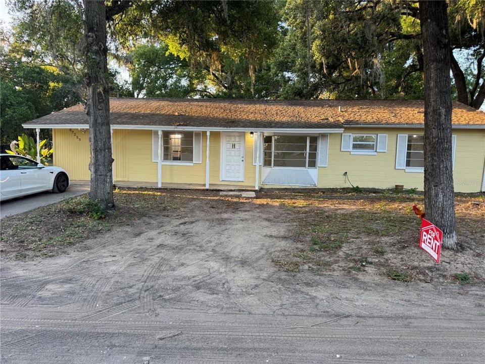 For Sale: $286,000 (5 beds, 2 baths, 1269 Square Feet)