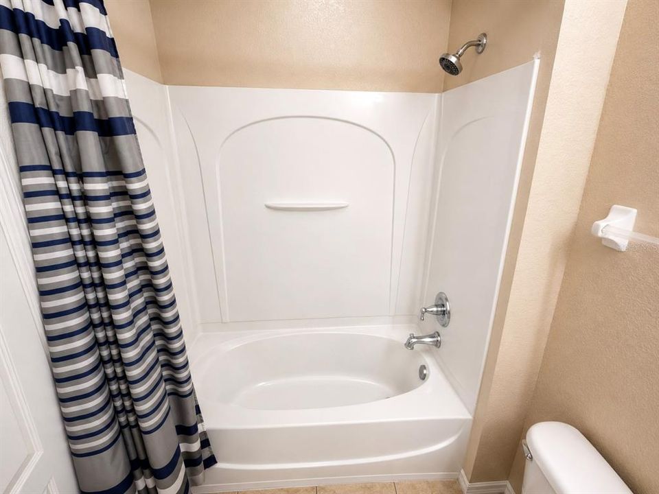 В аренду: $2,300 (4 спален, 2 ванн, 1400 Квадратных фут)