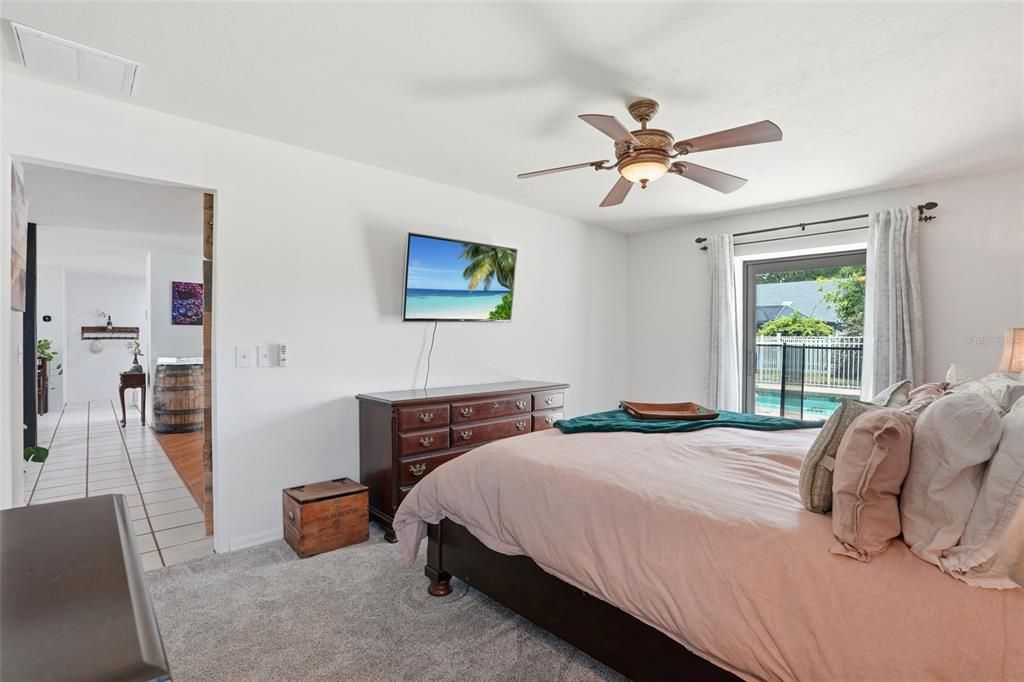 For Sale: $550,000 (3 beds, 2 baths, 1964 Square Feet)