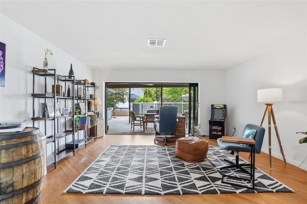 For Sale: $550,000 (3 beds, 2 baths, 1964 Square Feet)