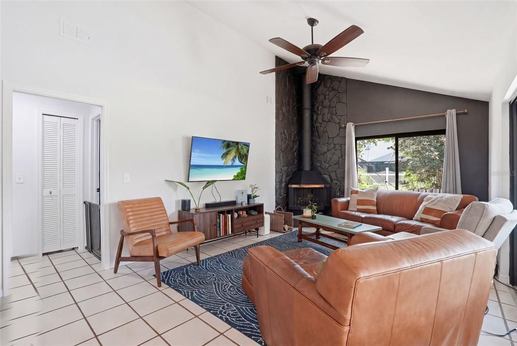 For Sale: $550,000 (3 beds, 2 baths, 1964 Square Feet)