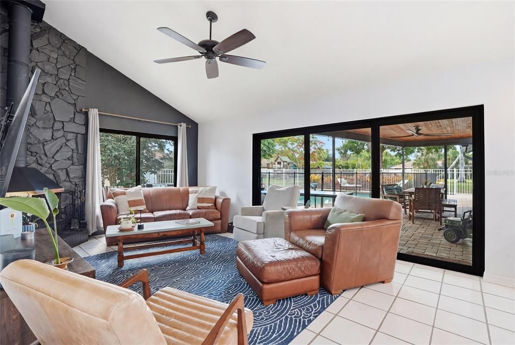 For Sale: $550,000 (3 beds, 2 baths, 1964 Square Feet)