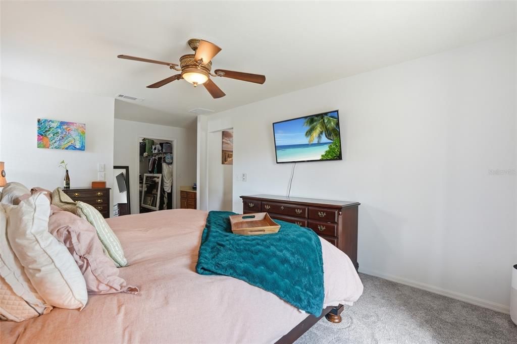 For Sale: $550,000 (3 beds, 2 baths, 1964 Square Feet)