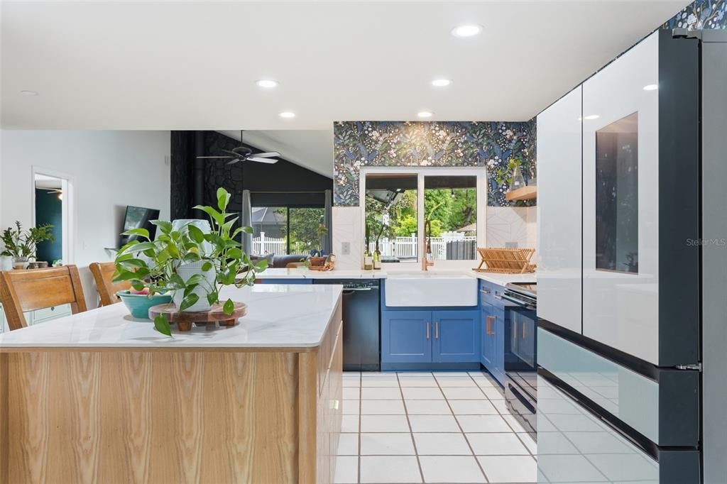 For Sale: $550,000 (3 beds, 2 baths, 1964 Square Feet)