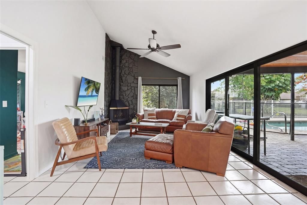 For Sale: $550,000 (3 beds, 2 baths, 1964 Square Feet)