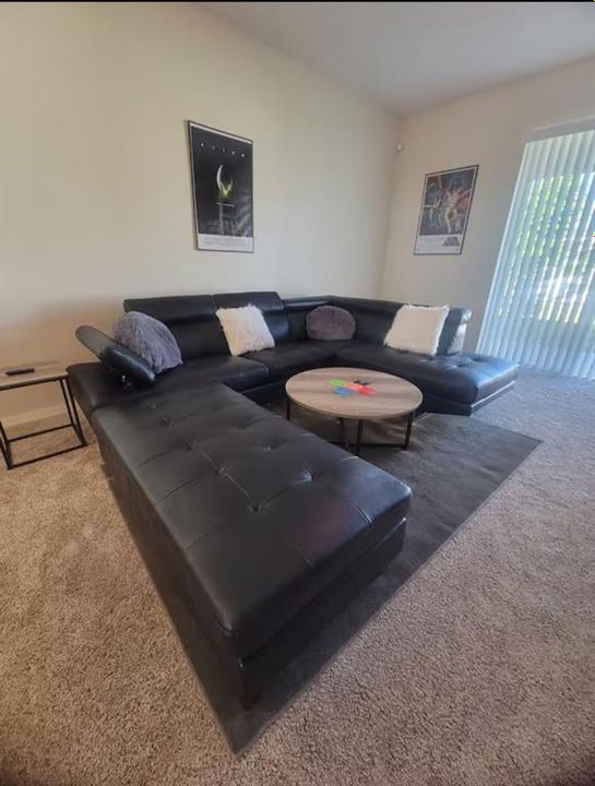 For Rent: $2,350 (4 beds, 2 baths, 1883 Square Feet)