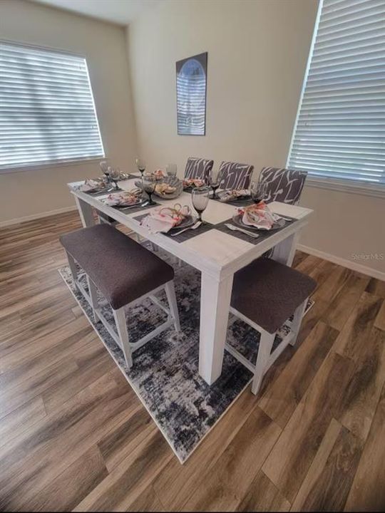 For Rent: $2,350 (4 beds, 2 baths, 1883 Square Feet)