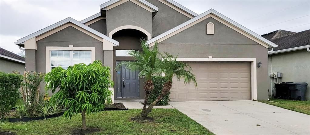 For Rent: $2,350 (4 beds, 2 baths, 1883 Square Feet)