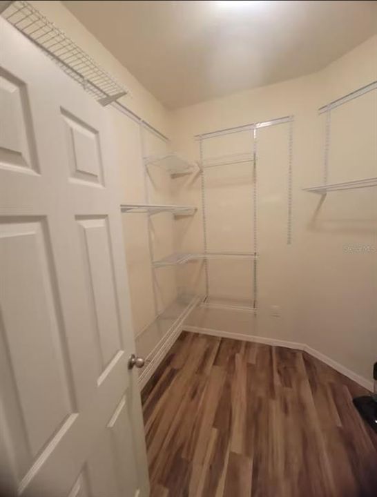 For Rent: $2,350 (4 beds, 2 baths, 1883 Square Feet)