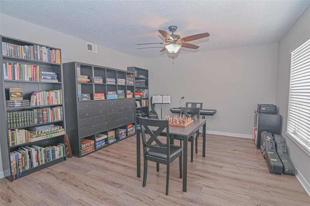For Sale: $390,000 (4 beds, 2 baths, 2215 Square Feet)