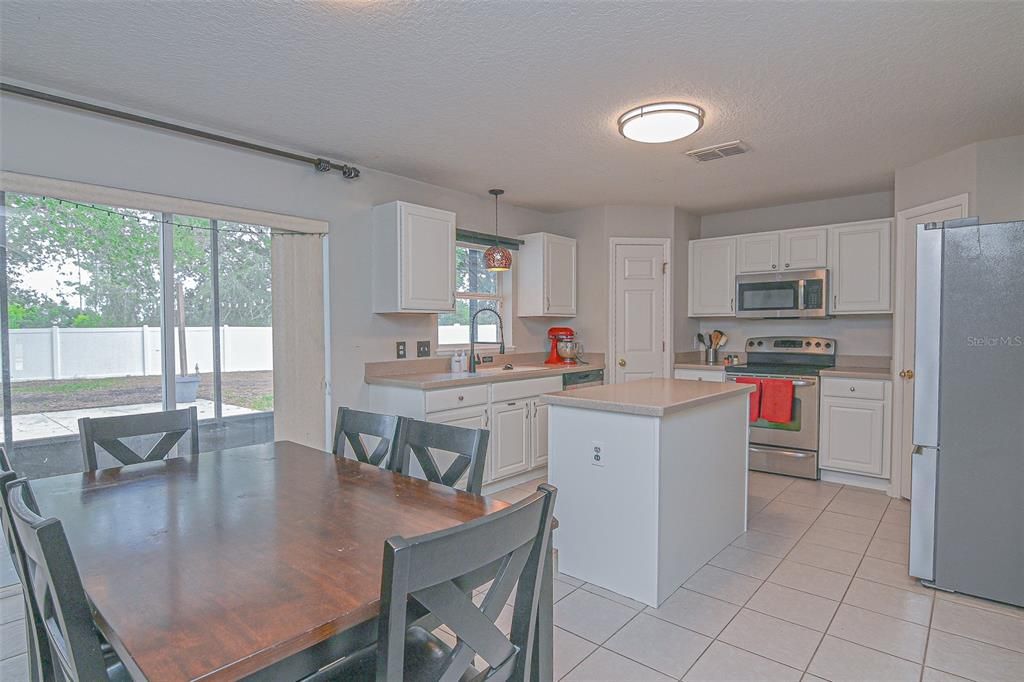 For Sale: $390,000 (4 beds, 2 baths, 2215 Square Feet)