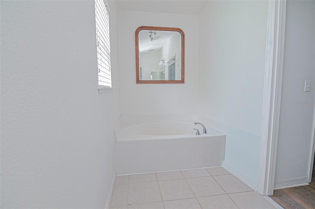 For Sale: $390,000 (4 beds, 2 baths, 2215 Square Feet)