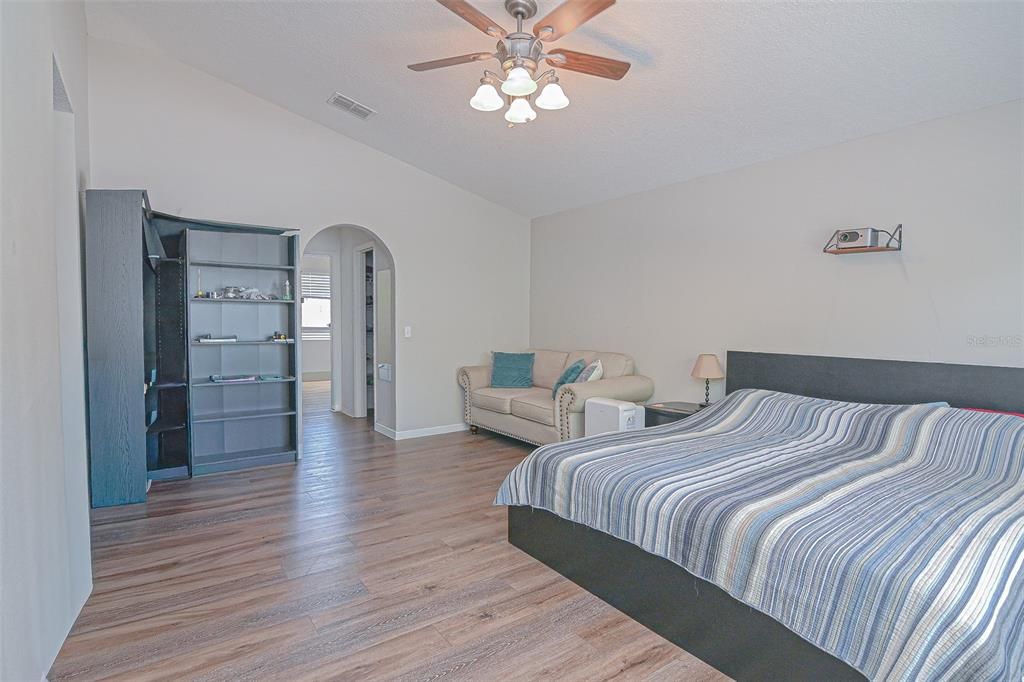 For Sale: $390,000 (4 beds, 2 baths, 2215 Square Feet)