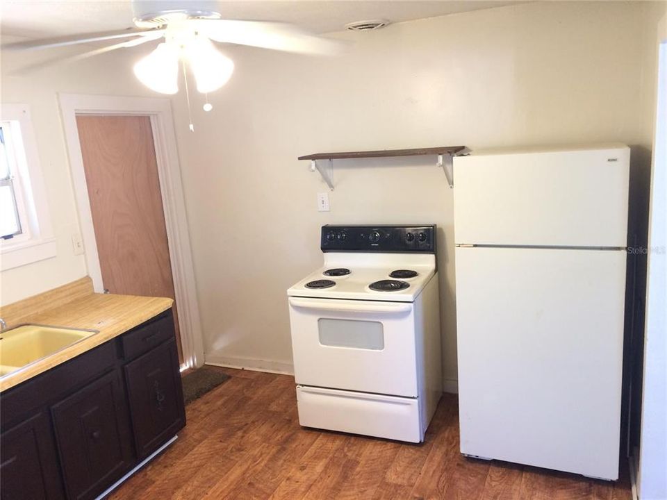 For Rent: $995 (2 beds, 1 baths, 768 Square Feet)