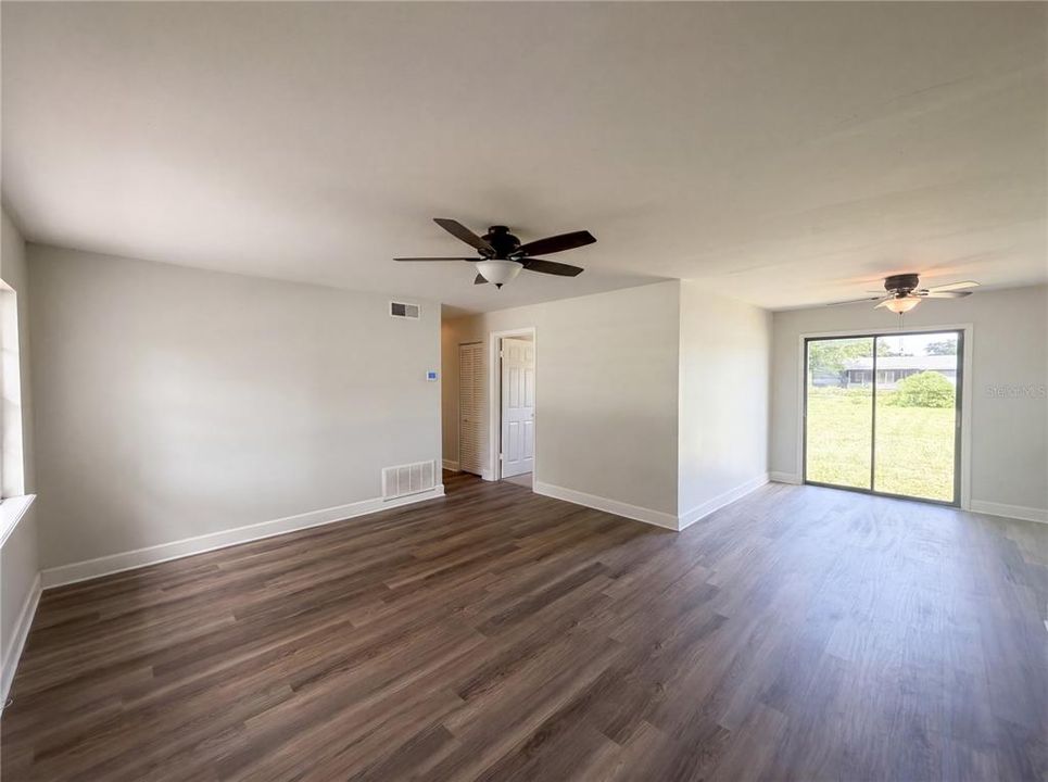 For Sale: $282,000 (4 beds, 1 baths, 1094 Square Feet)