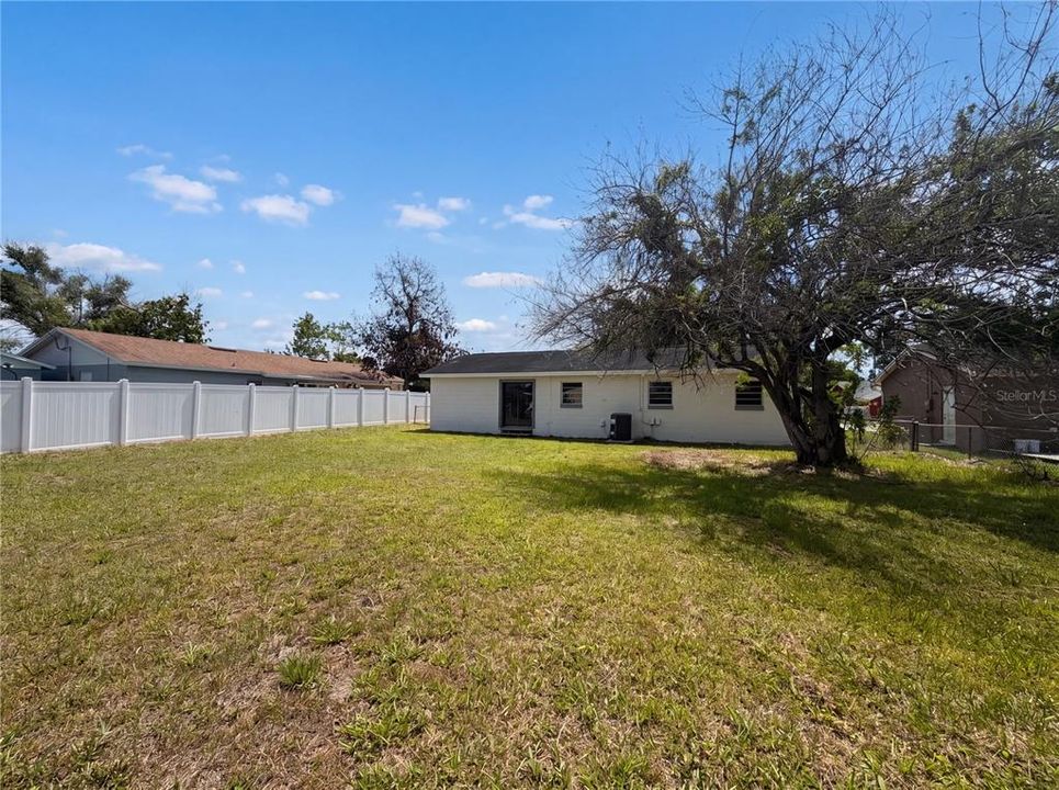 For Sale: $282,000 (4 beds, 1 baths, 1094 Square Feet)