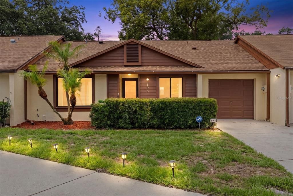For Sale: $279,000 (2 beds, 2 baths, 1124 Square Feet)