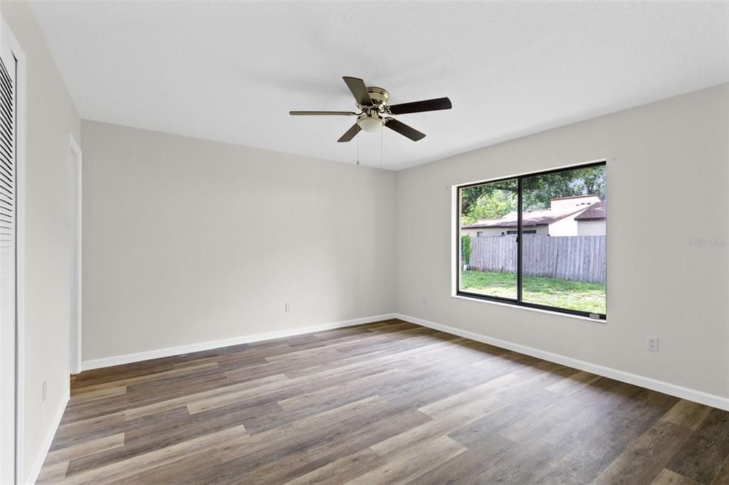 For Sale: $279,000 (2 beds, 2 baths, 1124 Square Feet)