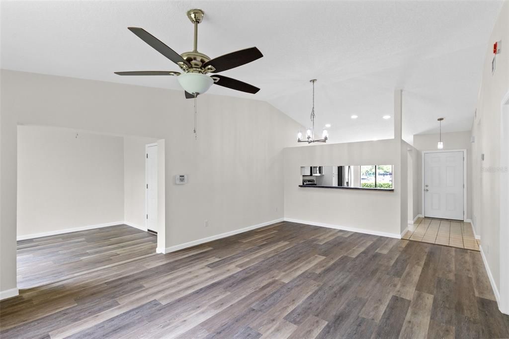 For Sale: $279,000 (2 beds, 2 baths, 1124 Square Feet)