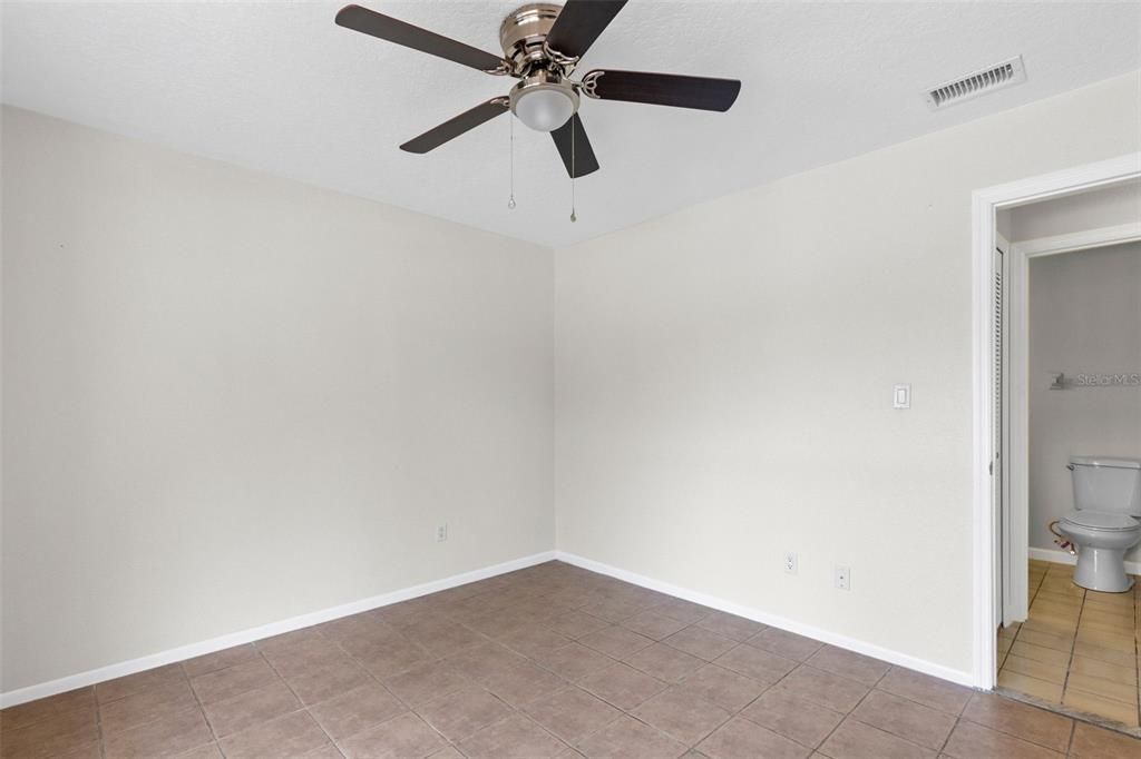 For Sale: $279,000 (2 beds, 2 baths, 1124 Square Feet)