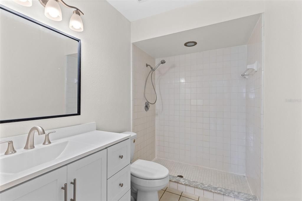 For Sale: $279,000 (2 beds, 2 baths, 1124 Square Feet)
