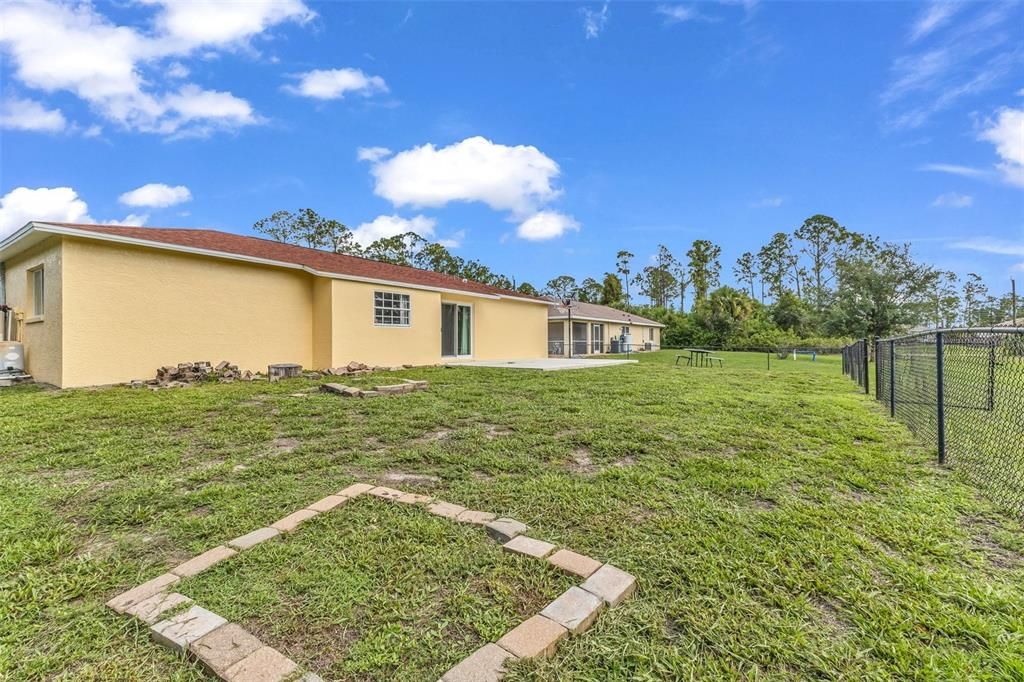For Sale: $299,000 (3 beds, 2 baths, 1612 Square Feet)