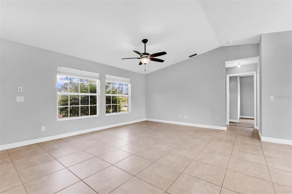 For Sale: $299,000 (3 beds, 2 baths, 1612 Square Feet)