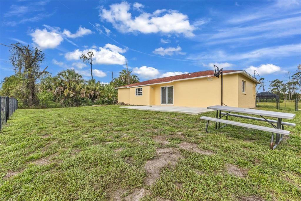 For Sale: $299,000 (3 beds, 2 baths, 1612 Square Feet)