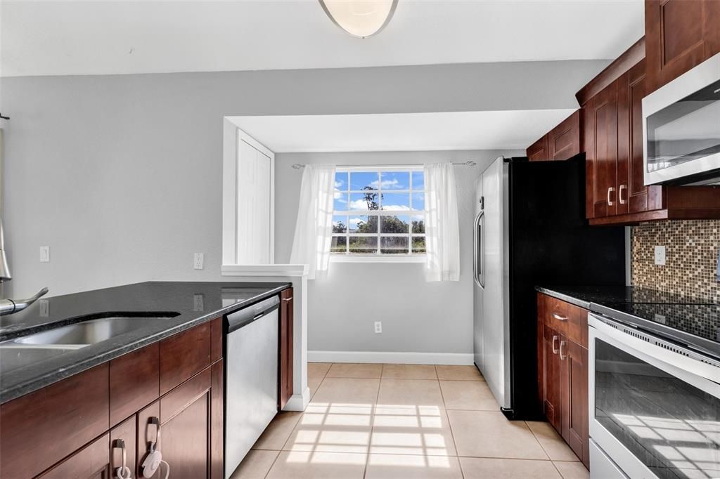 For Sale: $299,000 (3 beds, 2 baths, 1612 Square Feet)