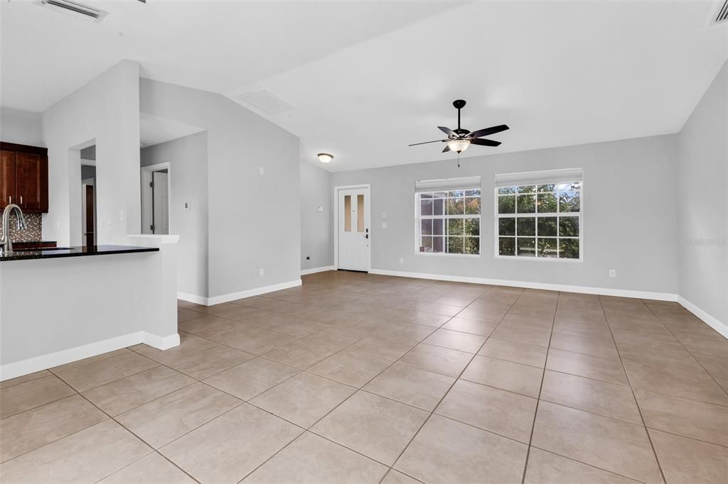 For Sale: $299,000 (3 beds, 2 baths, 1612 Square Feet)