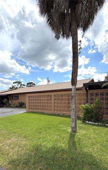 For Sale: $142,500 (1 beds, 1 baths, 690 Square Feet)